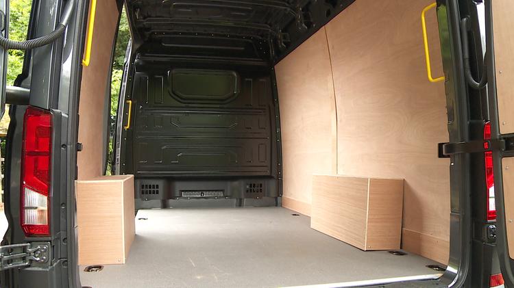 VOLKSWAGEN CRAFTER CR35 MWB FWD